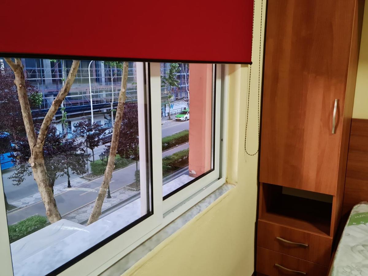 2V1 - 21 Dhjetori Am Leilighet Tiranë Eksteriør bilde